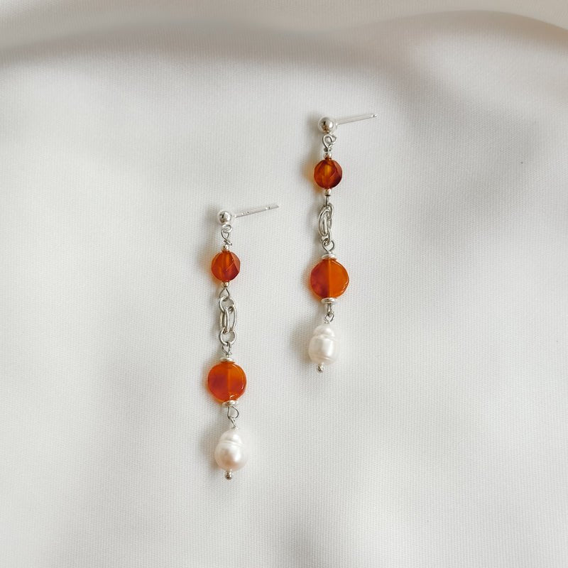 עגילי קרניליאן ופנינה | Mango